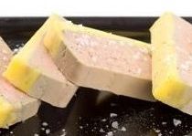 Tranchen von Foie Gras en Bloc