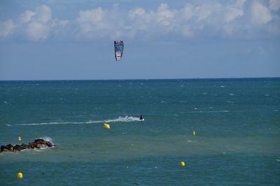 Kitesurfing